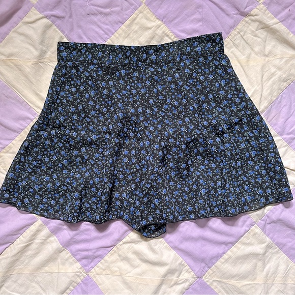 URBAN RENEWAL High-Rise Floral Shorts - Picture 4 of 6